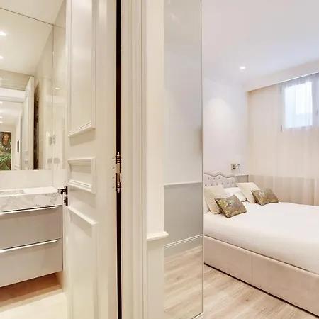Апартаменты Amazing 3br8p - Place De L'etoile